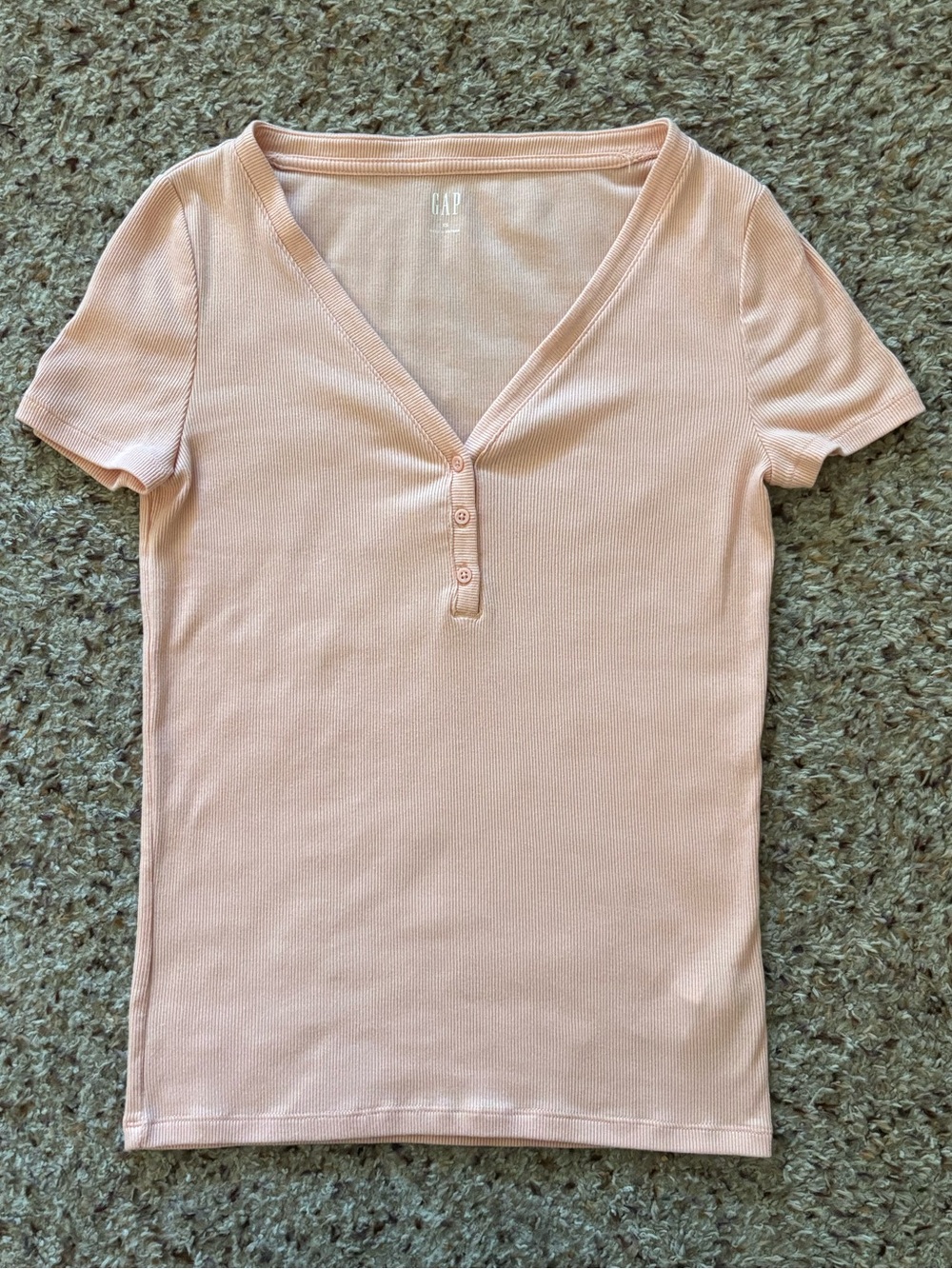 Gap Ribbed Button V-Neck Tee - Picture 5 of 7